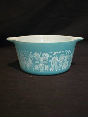 Pyrex Butterprint 1957 - 1968 White on Turquoise 473 1 Qt. Server and Store Dish